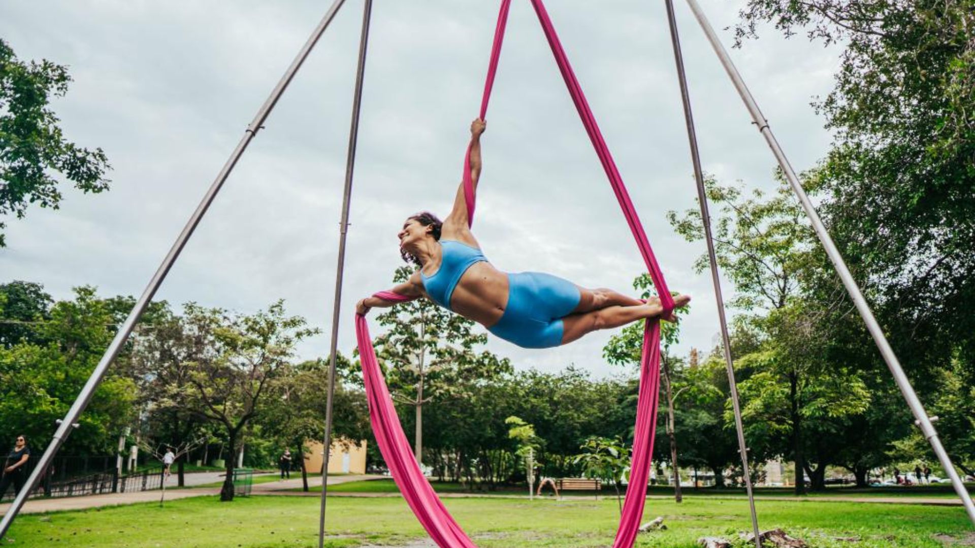 VS terá oficina de Tecido Acrobático com Luma Circo