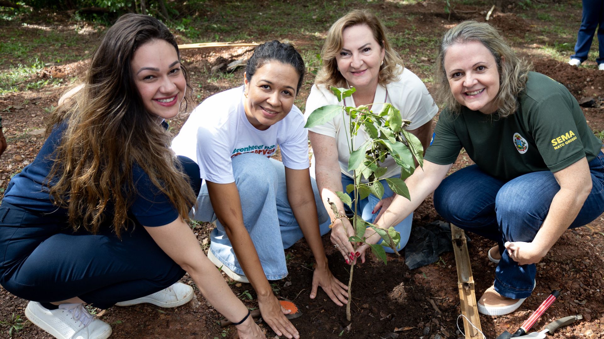 Sema realiza plantio de 18 mudas de árvores no parque Mãe Bonifácia como forma de mitigar impactos ambientais de virada sustentável