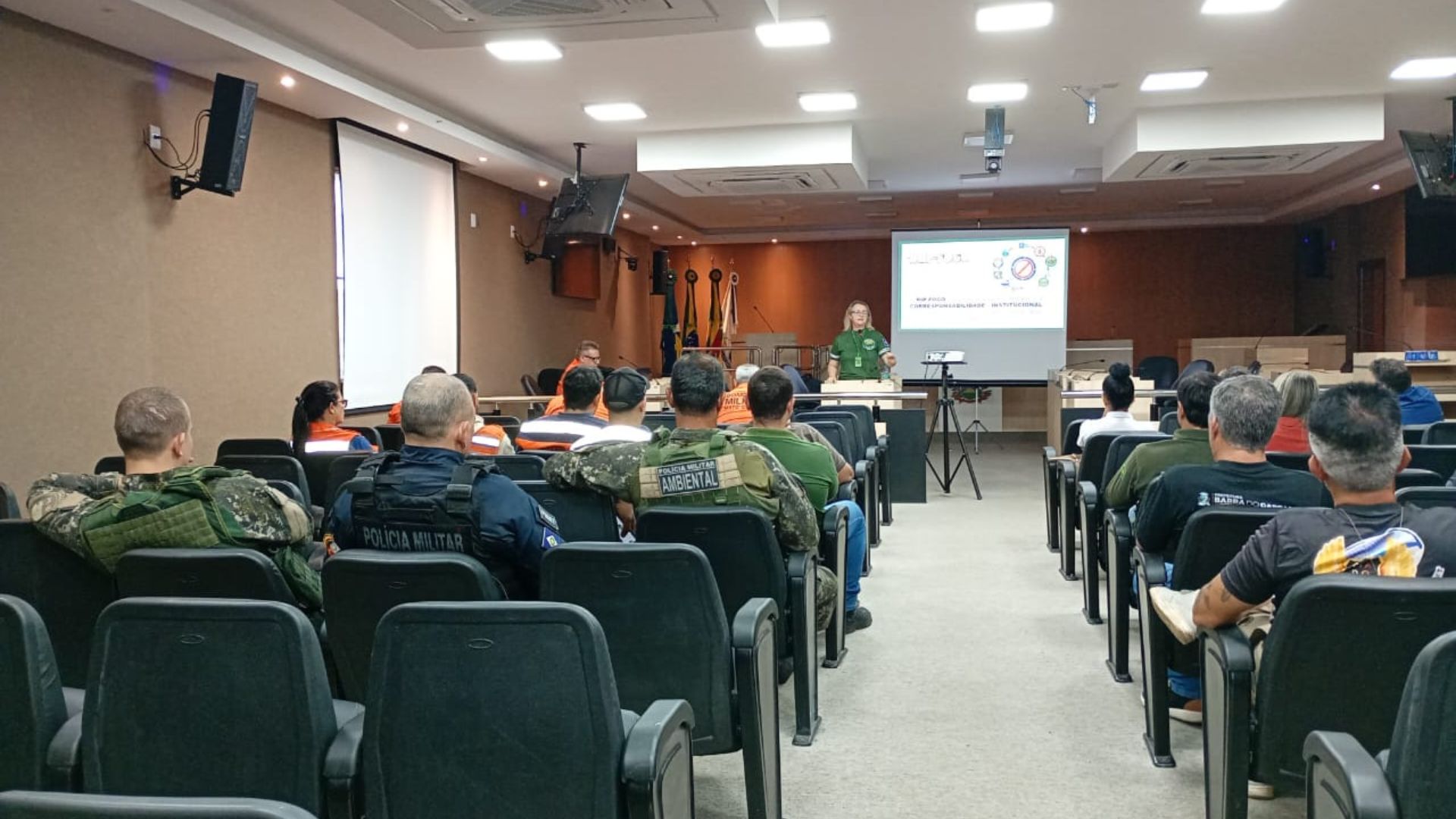 Instituições discutem alternativas para fortalecer ações de prevenção aos incêndios em parque estadual