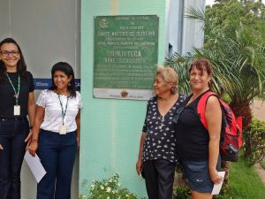 Comitiva da Suécia visitam biblioteca da Sema